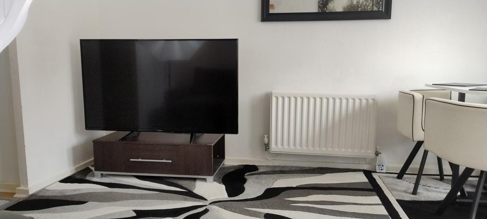 Entire 2 Bedroom With Parking In Coventry, Uk